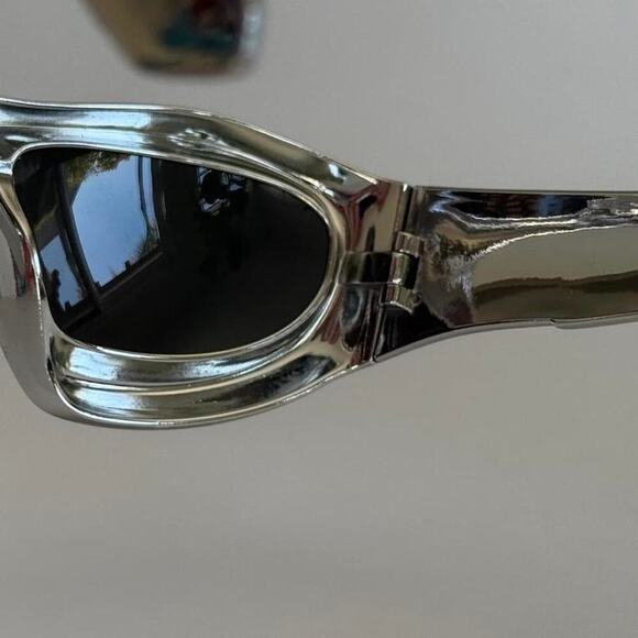 Silver and black aviator sunglasses - Picture 6 of 7